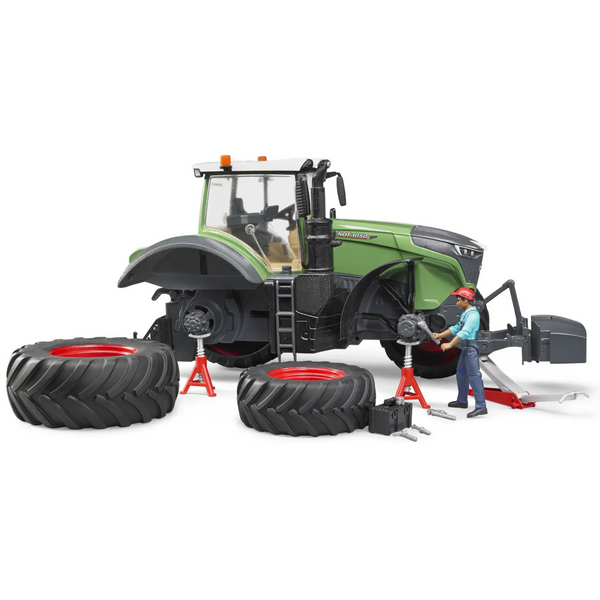 Fendt Tractor with Mechanic & Garage Equipment